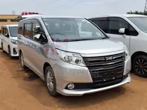 Toyota Noah 2.0 AWD (8 Seater) 2015 Silver