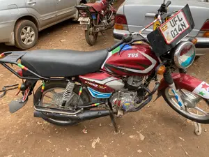 TVS HLX 125 2022 Red