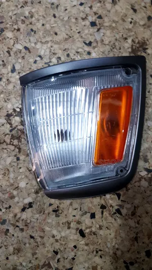 Hilux 106 2 Wheel Drive Conerlamp