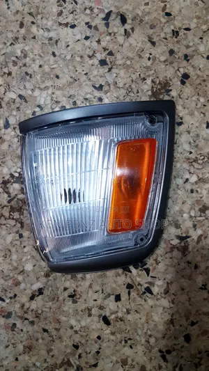 Hilux 106 2 Wheel Drive Conerlamp