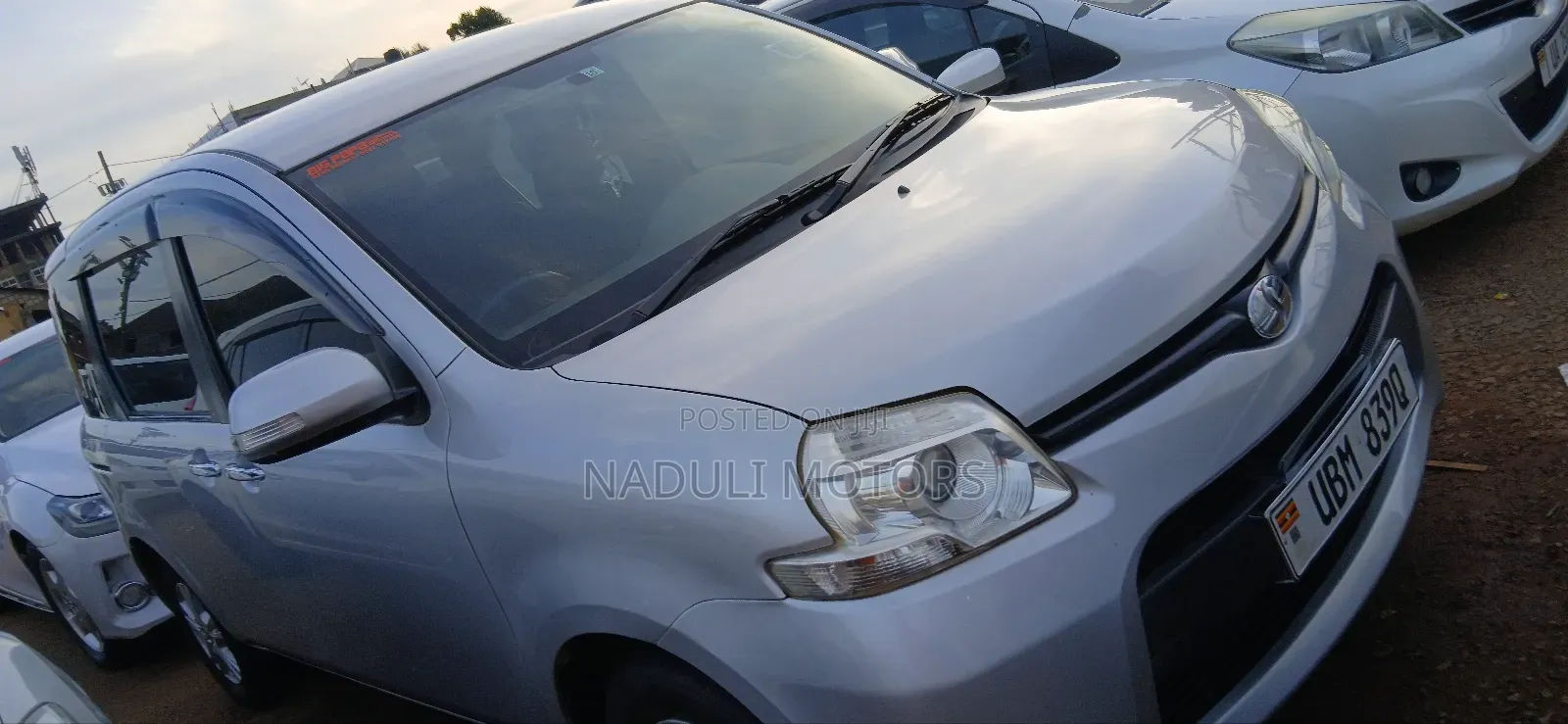 Toyota Sienta 1.5 FWD 2010 Silver