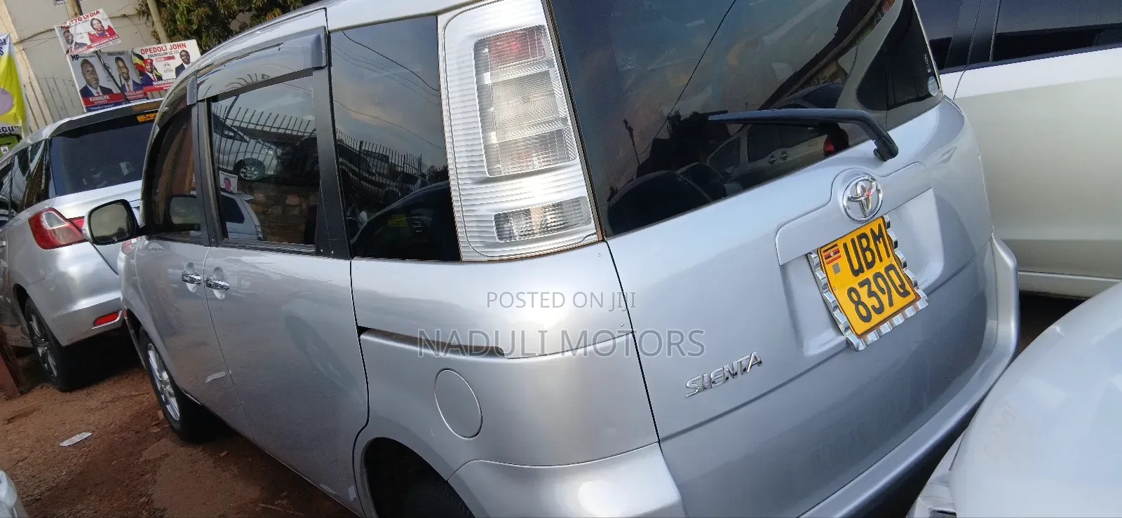 Toyota Sienta 1.5 FWD 2010 Silver
