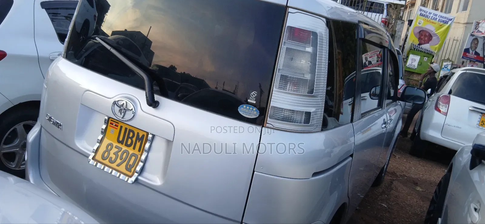 Toyota Sienta 1.5 FWD 2010 Silver