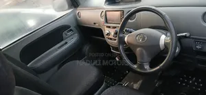 Toyota Sienta 1.5 FWD 2010 Silver