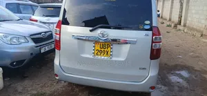 Toyota Noah 2.0 143hp FWD (7 Seater) 2011