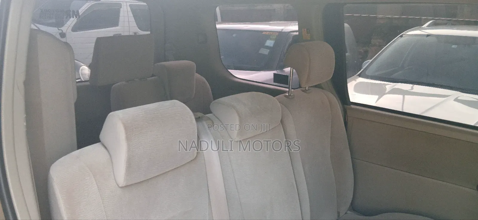 Toyota Noah 2.0 143hp FWD (7 Seater) 2011