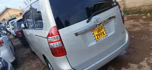 Toyota Noah 2.0 143hp FWD (7 Seater) 2011