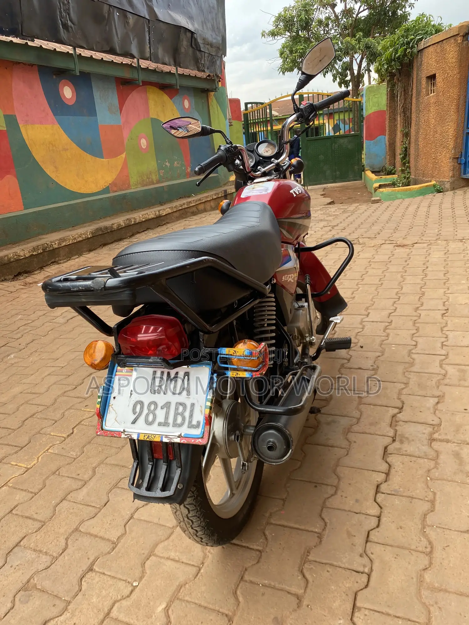 TVS HLX 125 2025 Red