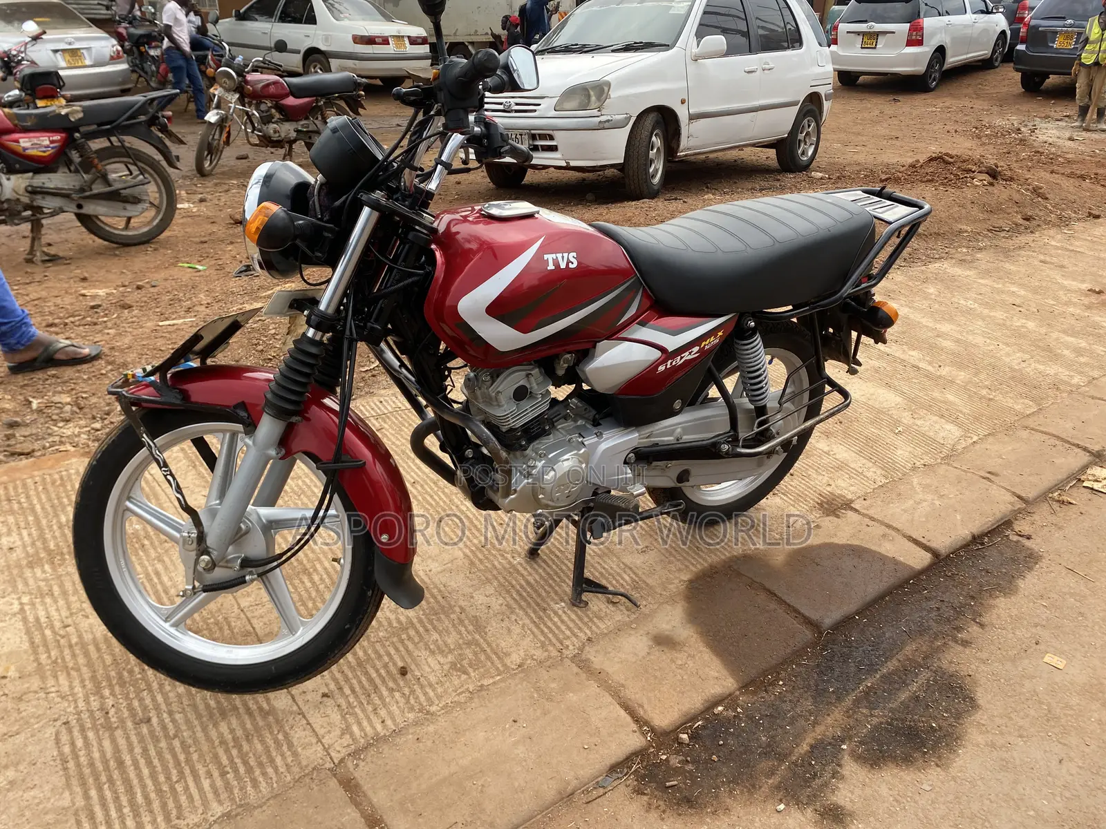 TVS HLX 125 2025 Red