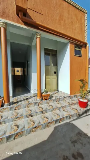 6bdrm Apartment in Nansana Along Hoima for sale