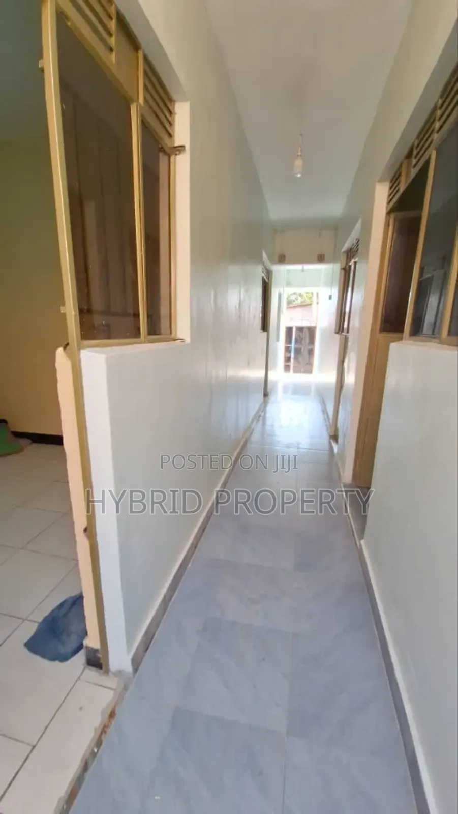6bdrm Apartment in Nansana Along Hoima for sale