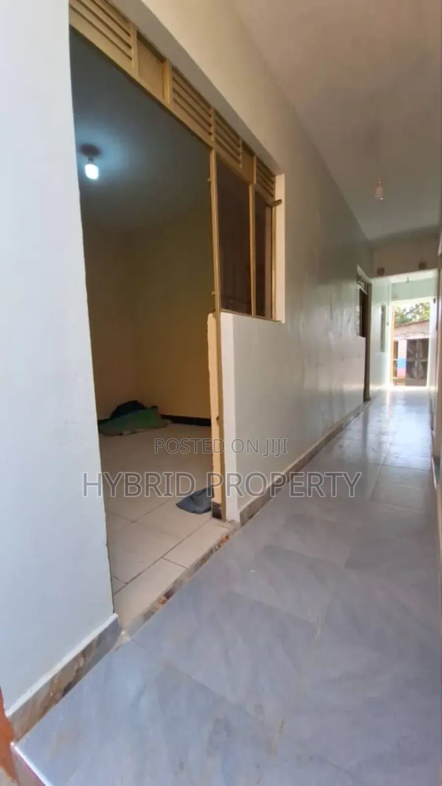 6bdrm Apartment in Nansana Along Hoima for sale
