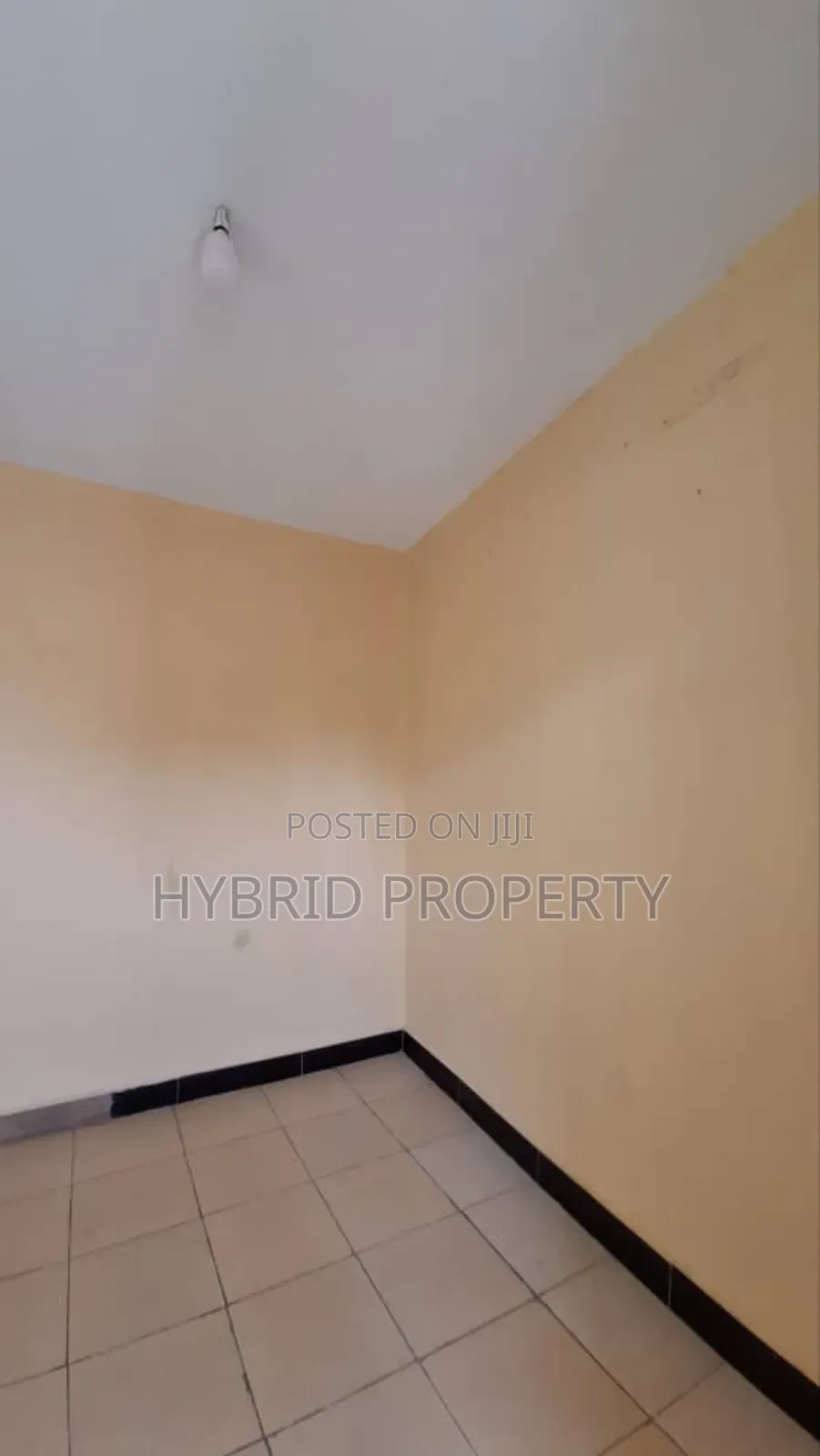 6bdrm Apartment in Nansana Along Hoima for sale