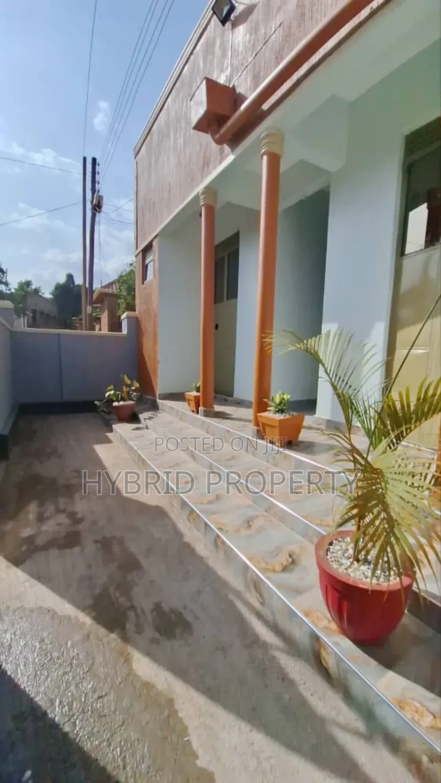 6bdrm Apartment in Nansana Along Hoima for sale