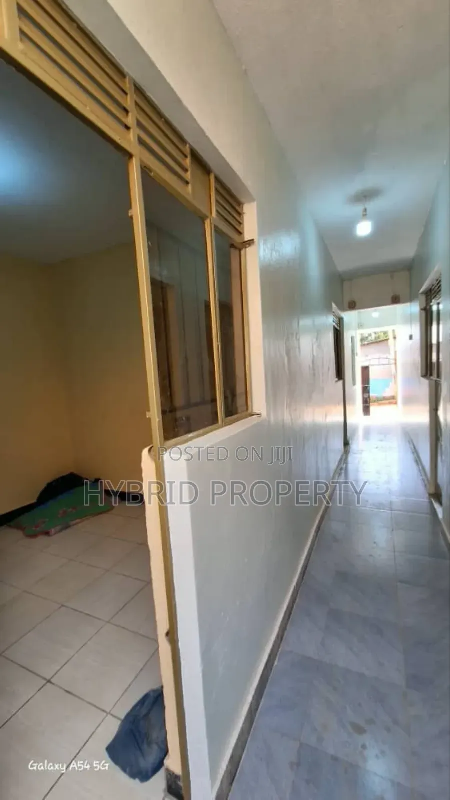 6bdrm Apartment in Nansana Along Hoima for sale