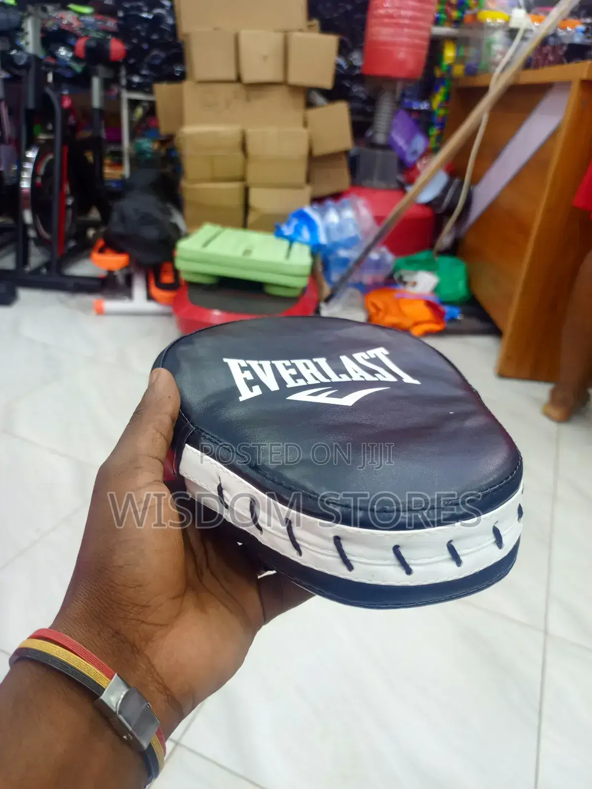 Everlast 1910 Focus Mitt.