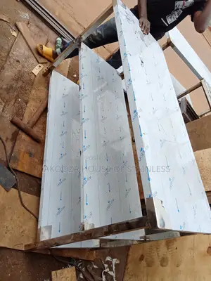 Working Top With 3 Slive