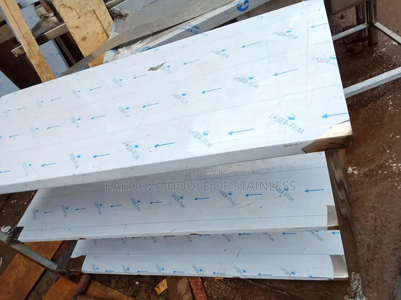 Working Top With 3 Slive