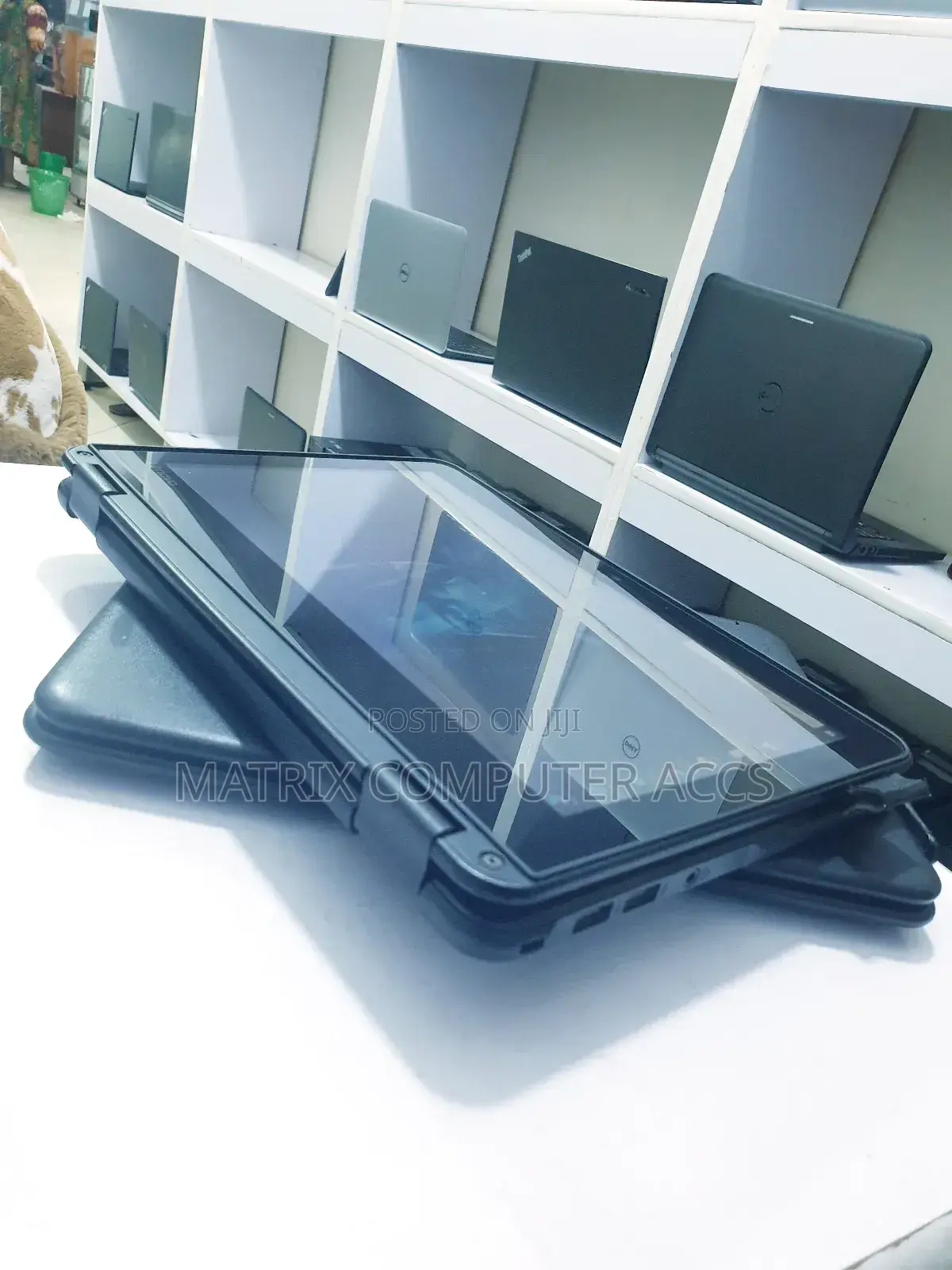 Laptop Lenovo 300e 4GB Intel Pentium SSD 128GB