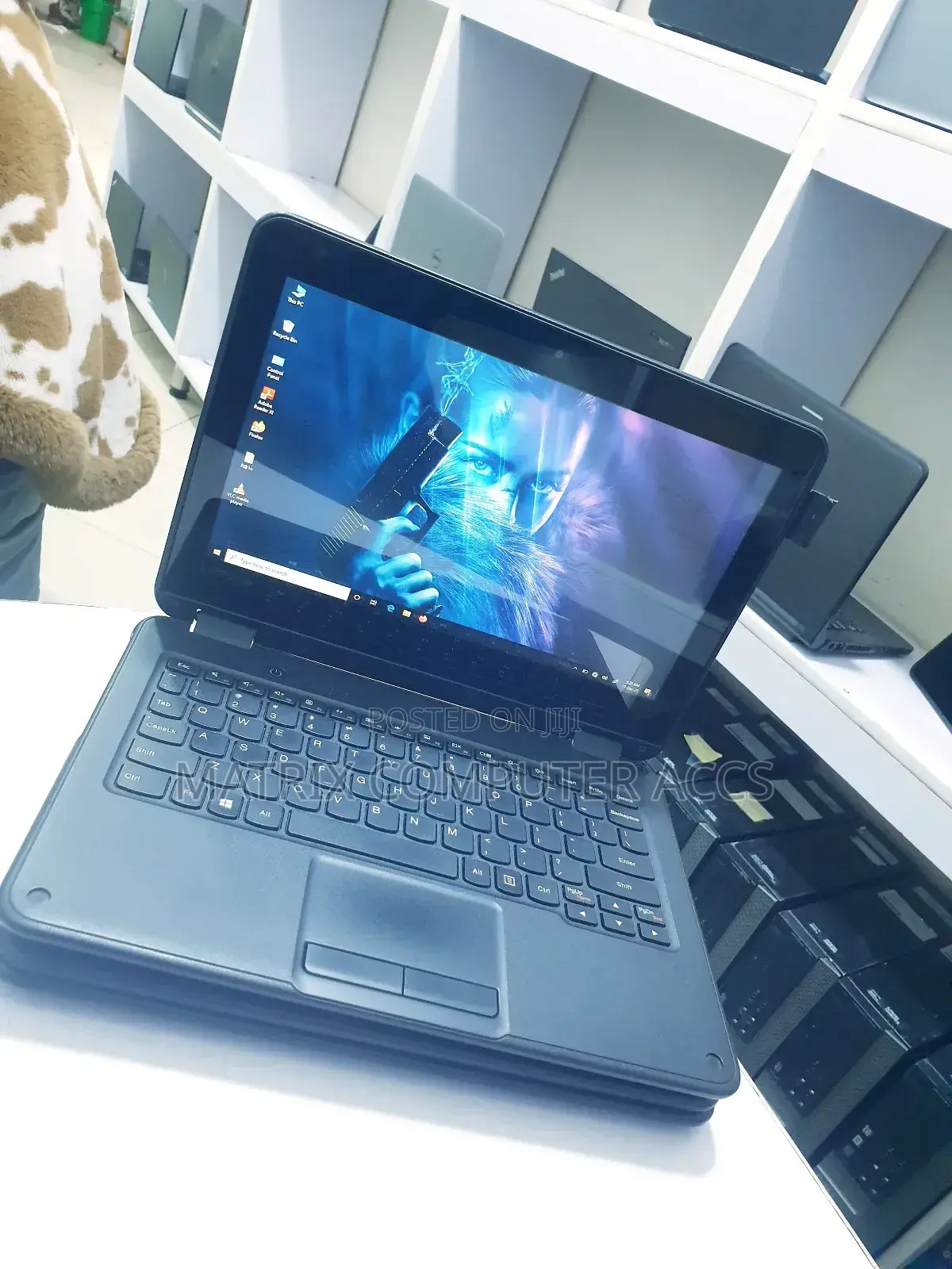 Laptop Lenovo 300e 4GB Intel Pentium SSD 128GB