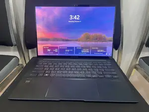 Laptop Asus Zenbook 14 UX434 16GB Intel Core Ultra 7 SSD 1T