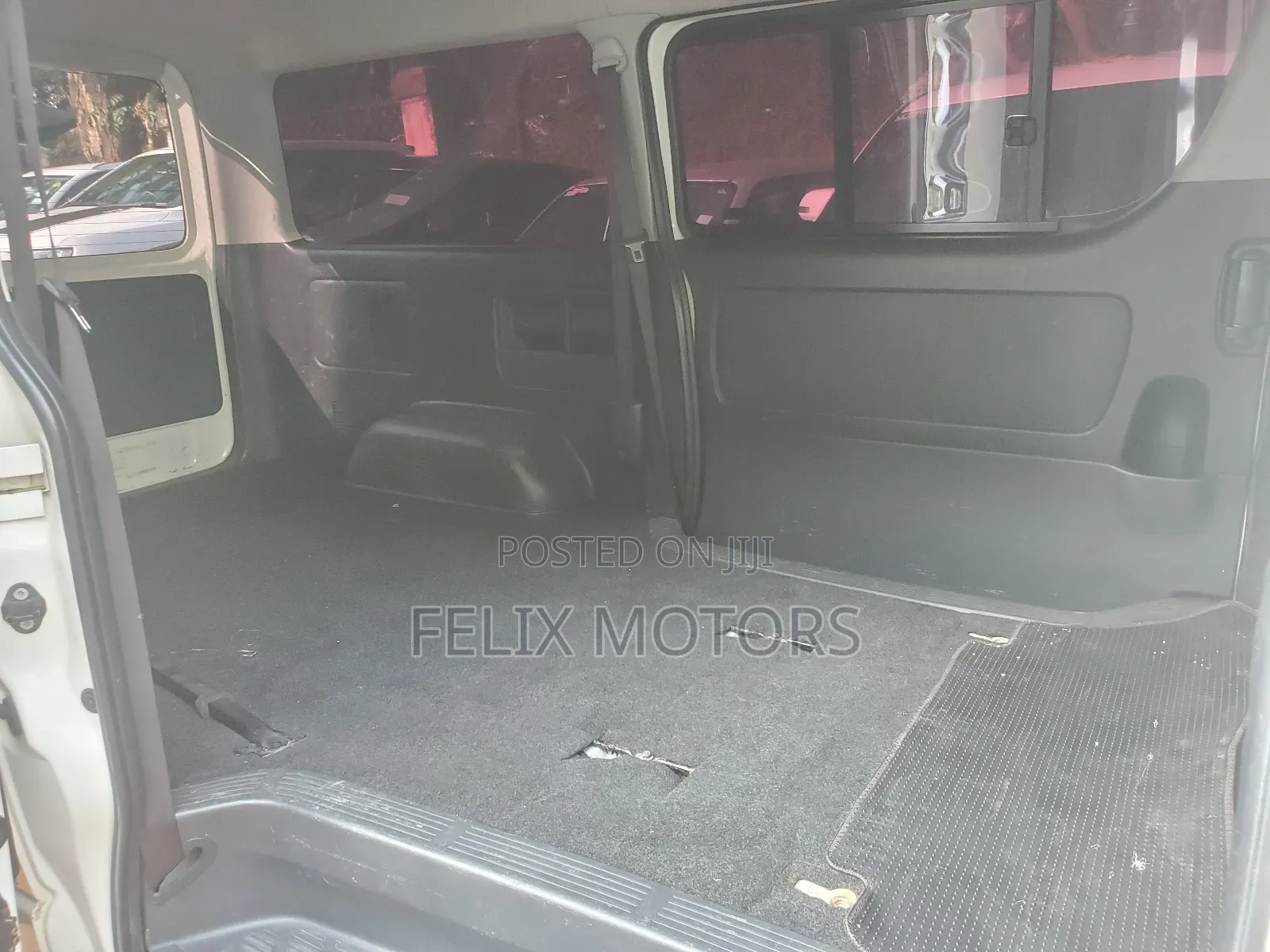 Toyota HiAce 2012 White