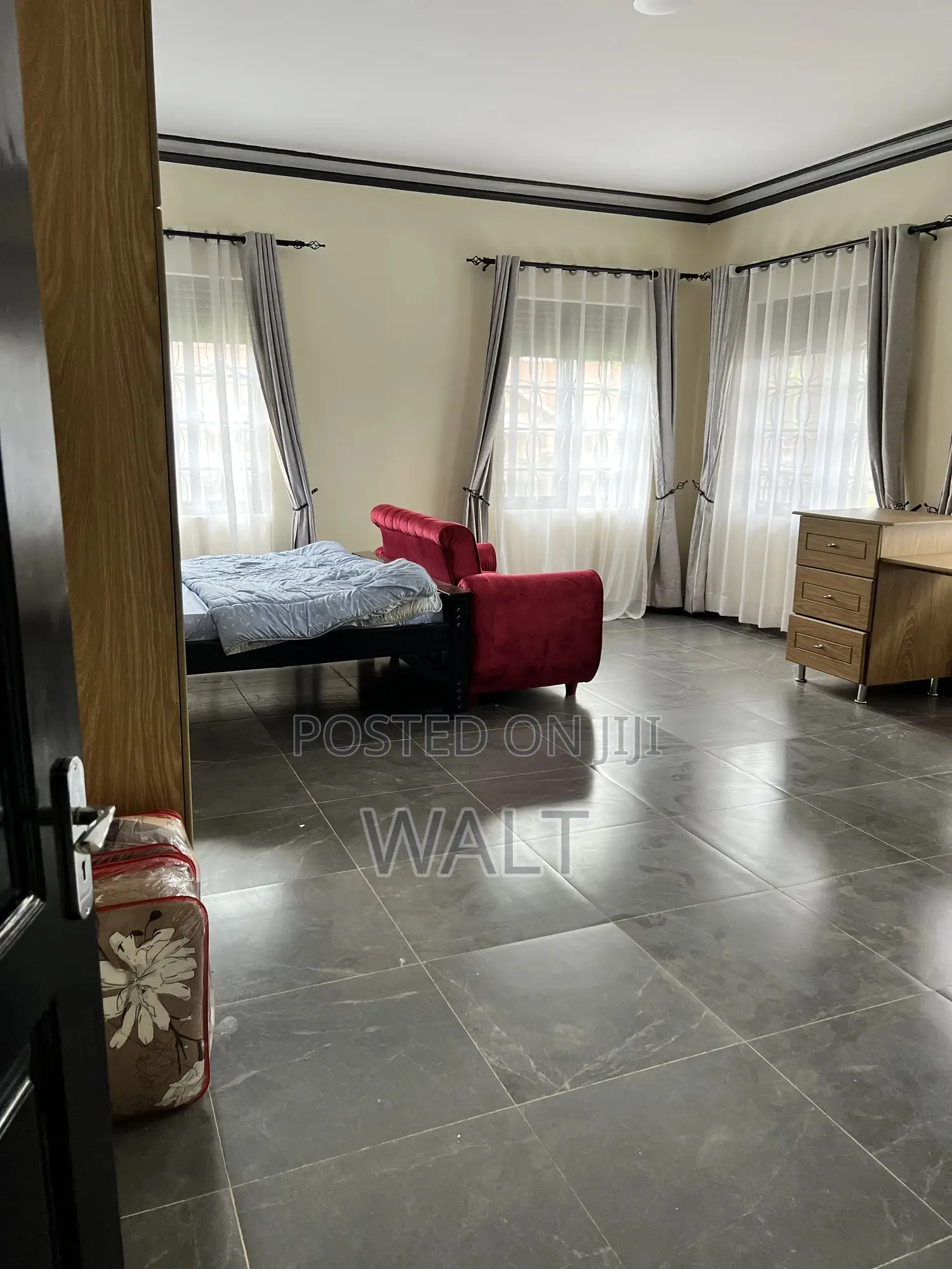 Furnished 9bdrm House in Mbalwa, Central Division for rent