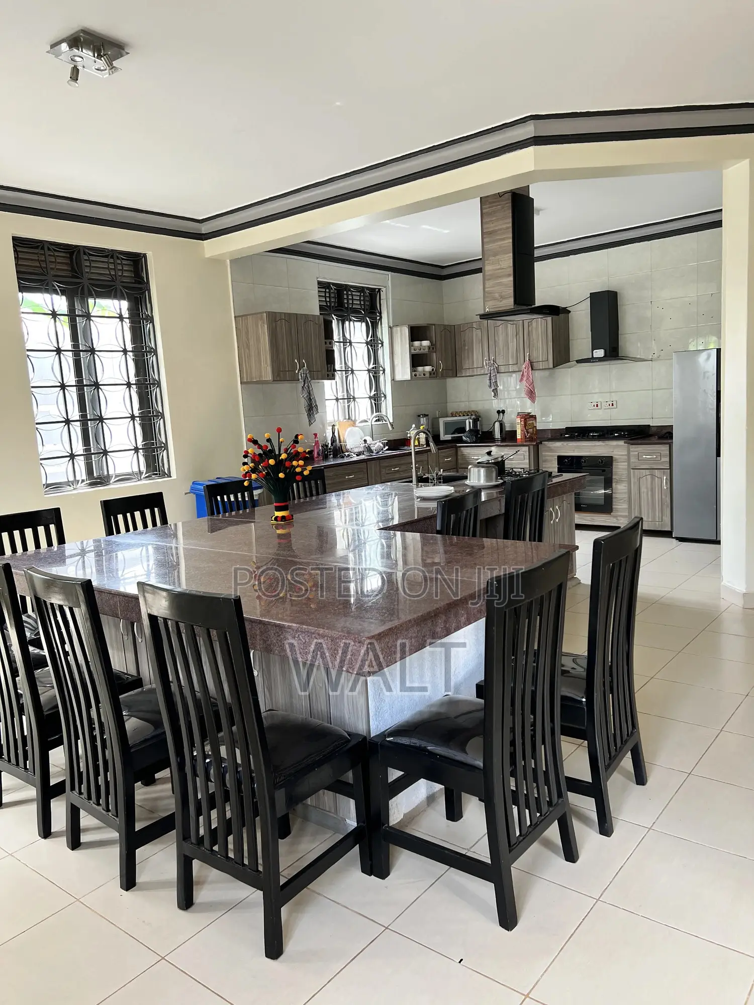Furnished 9bdrm House in Mbalwa, Central Division for rent