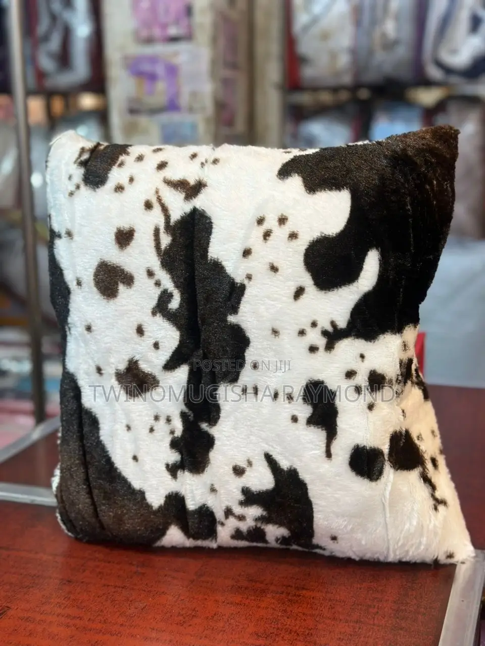 Cushions ( Pair)?