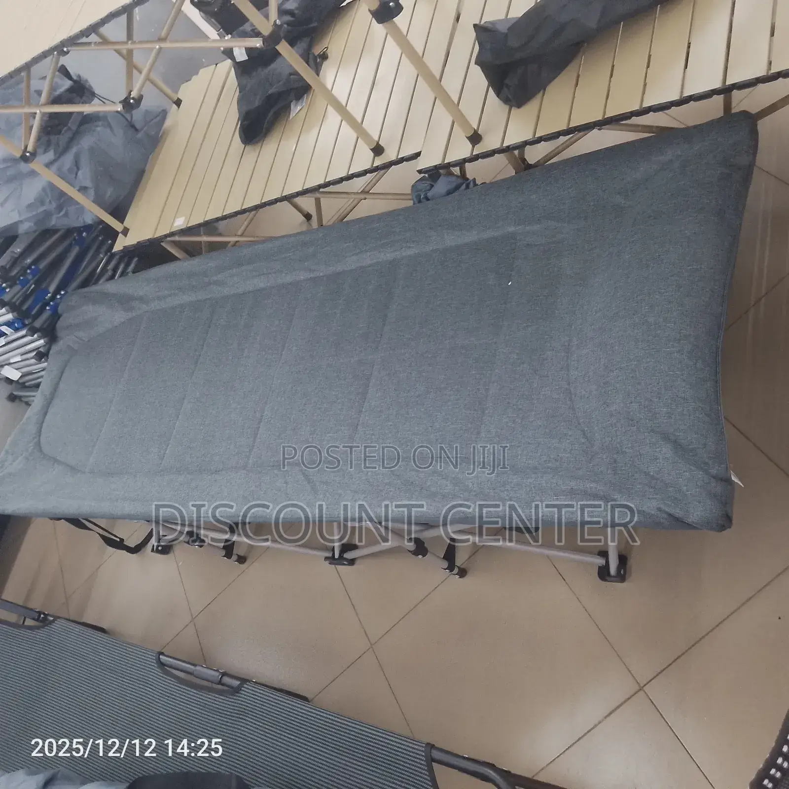 Massage Bed/Beach Bench Temporary Foldable Bed