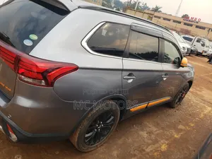 Mitsubishi Outlander 2.0 PHEV AWD 2016 Gray