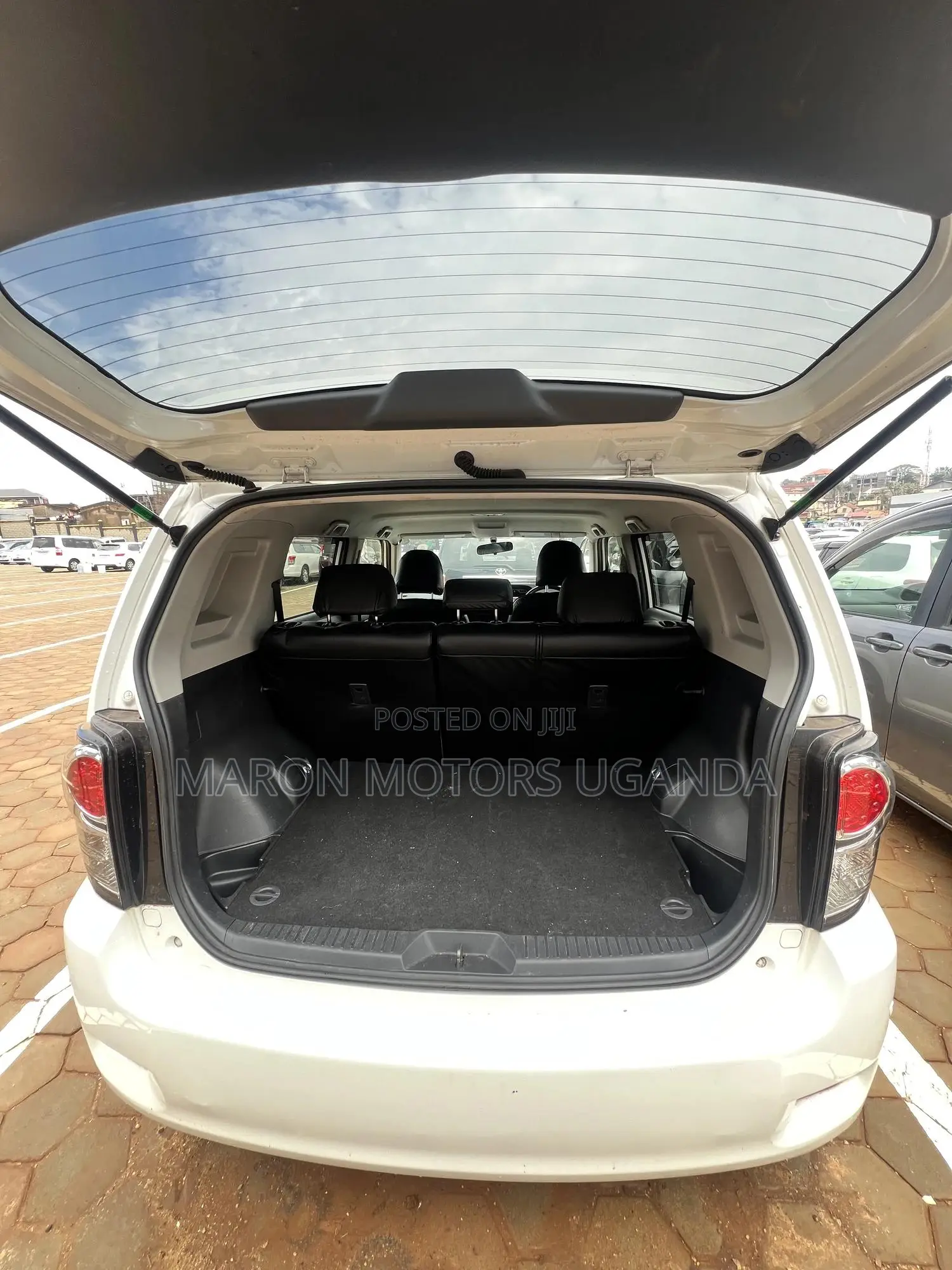 Toyota Corolla Rumion 2010 White