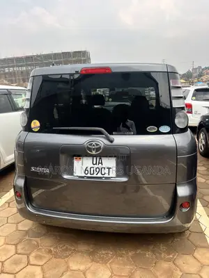 Toyota Sienta 2010 Black