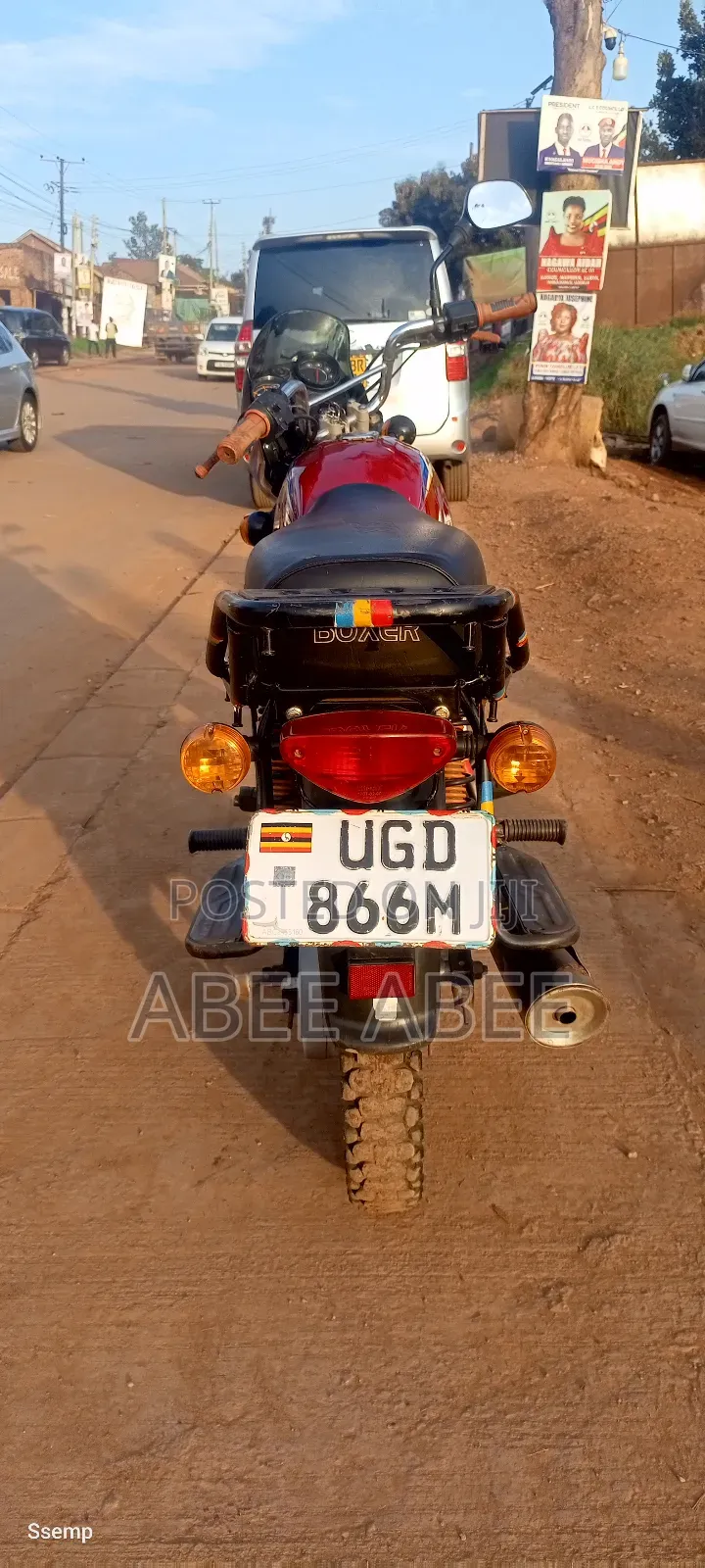 Bajaj Boxer 125 2025 Red