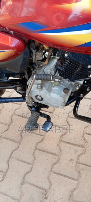 Bajaj Boxer 125 2025 Red