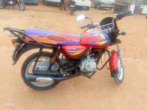 Bajaj Boxer 125 2024 Red