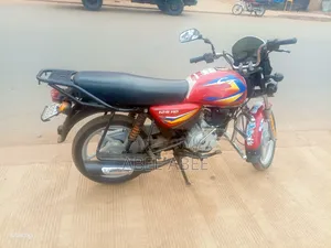 Bajaj Boxer 125 2023 Red