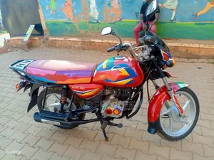 Bajaj Boxer 125 2024 Red