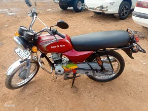 Bajaj Boxer 100 2024 Red