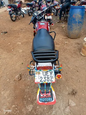 Bajaj Boxer 100 2024 Red