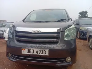 Toyota Noah 2.0 143hp AWD (8 Seater) 2009 Gray