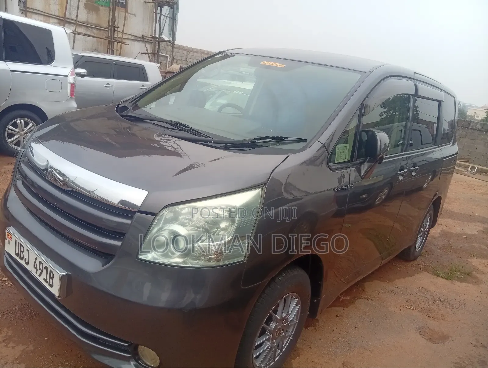 Toyota Noah 2.0 143hp AWD (8 Seater) 2009 Gray