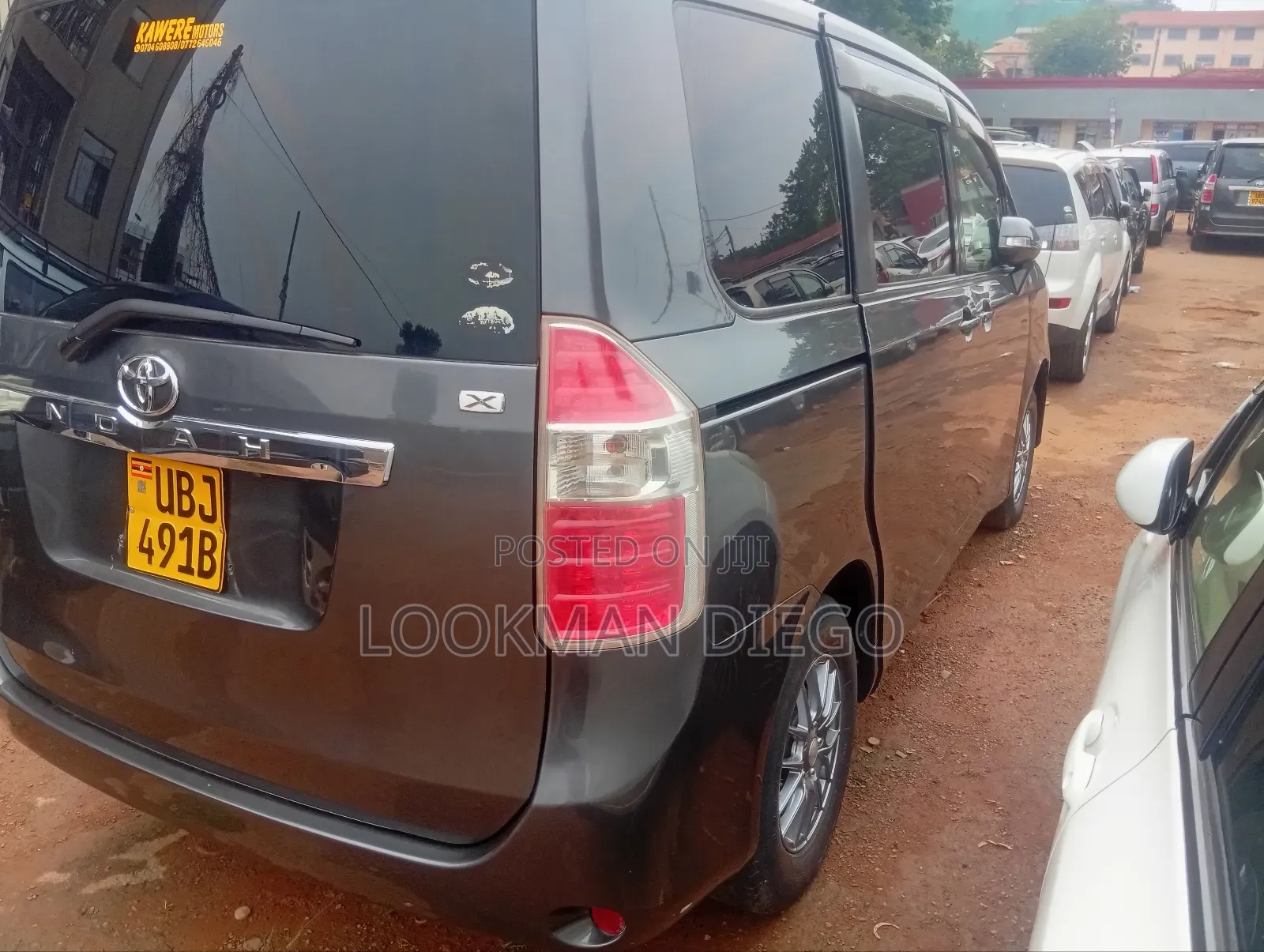 Toyota Noah 2.0 143hp AWD (8 Seater) 2009 Gray