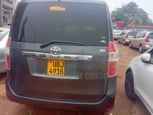 Toyota Noah 2.0 143hp AWD (8 Seater) 2009 Gray