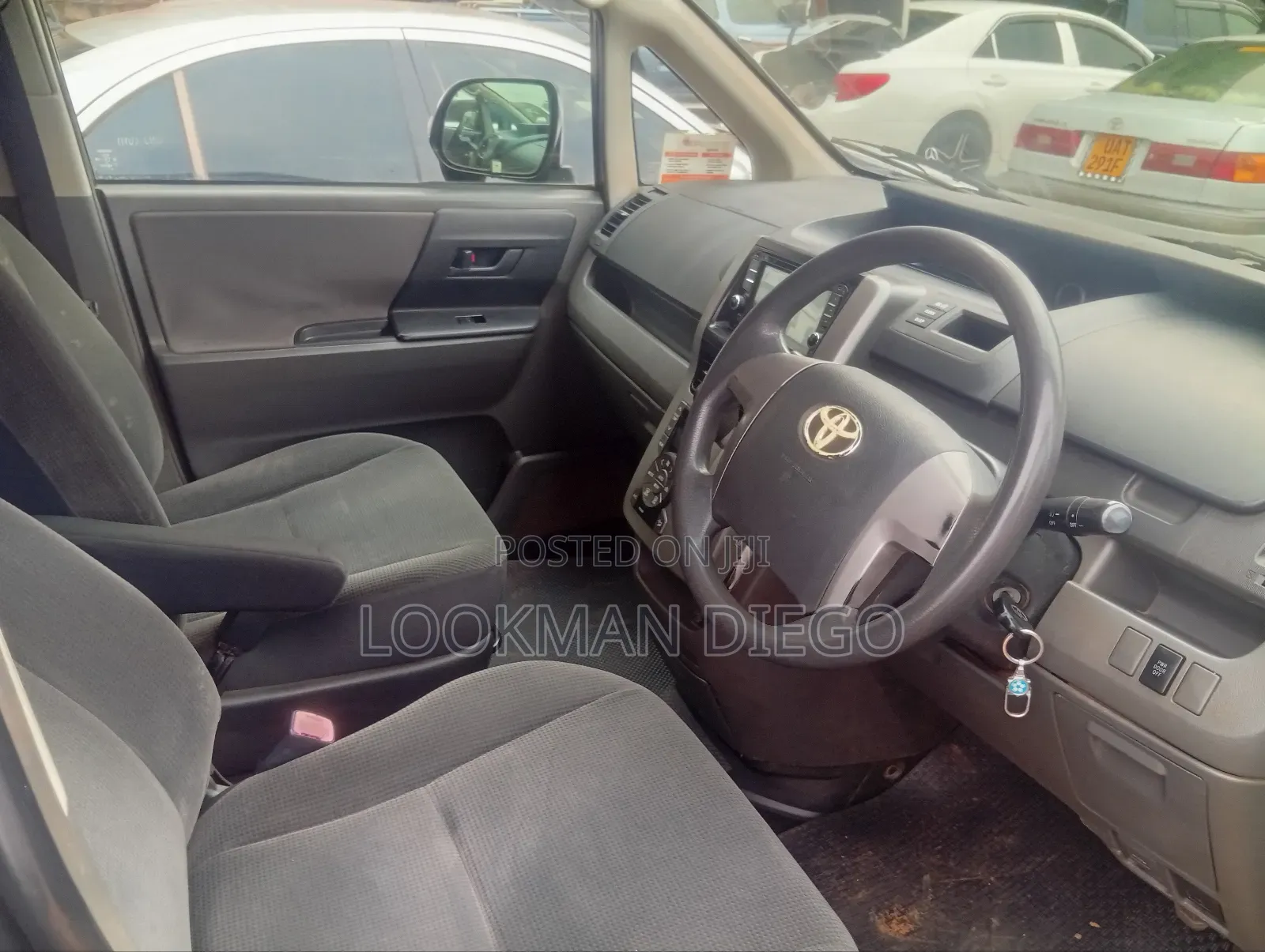 Toyota Noah 2.0 143hp AWD (8 Seater) 2009 Gray