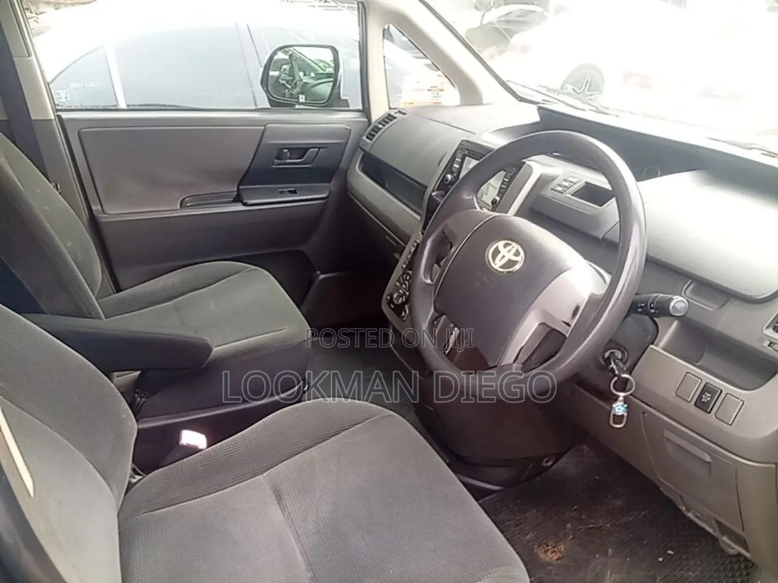 Toyota Noah 2.0 143hp AWD (8 Seater) 2009 Gray