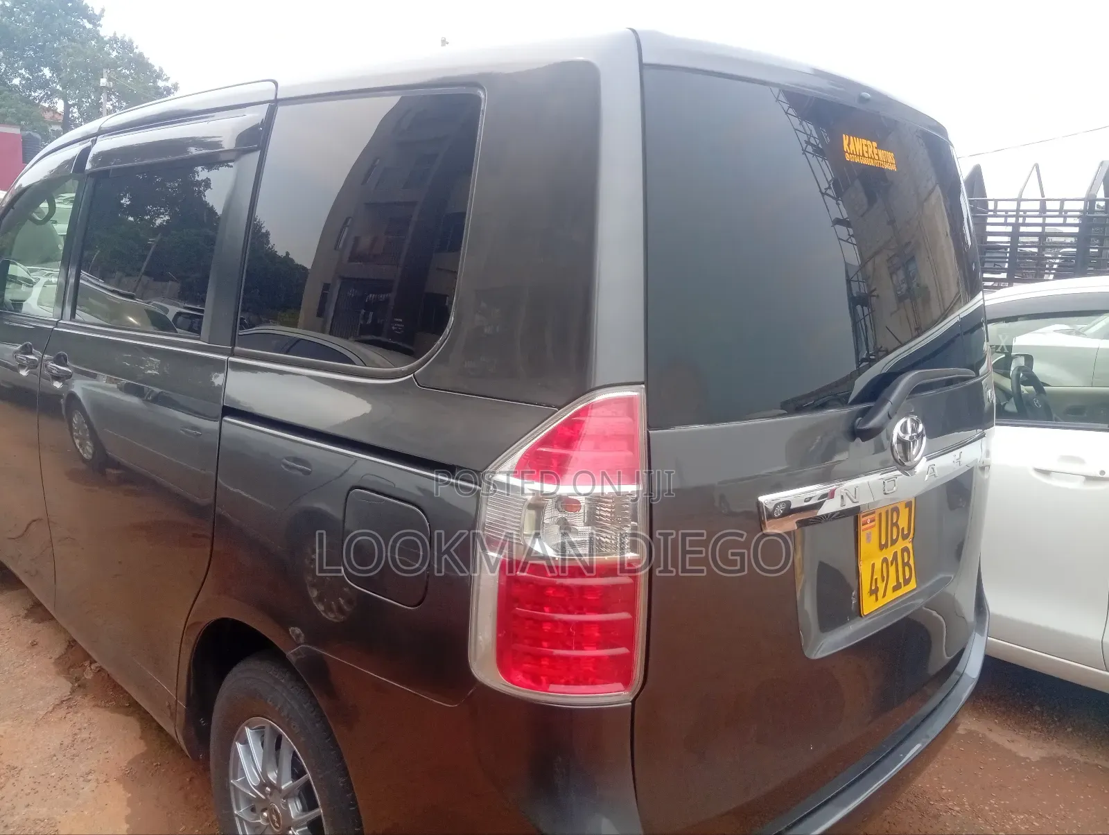 Toyota Noah 2.0 143hp AWD (8 Seater) 2009 Gray