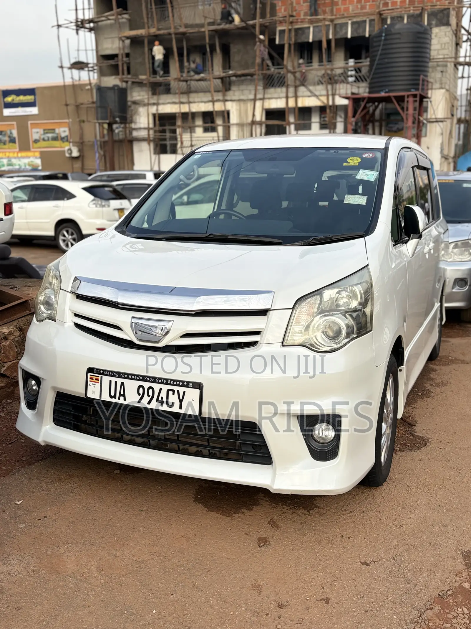 Toyota Noah 2.0 158hp FWD (8 Seater) 2012 White
