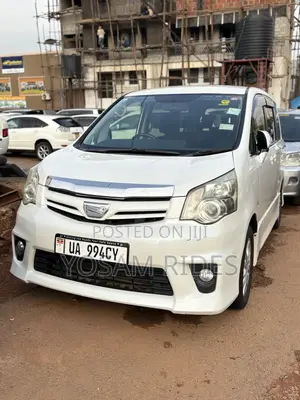 Toyota Noah 2.0 158hp FWD (8 Seater) 2012 White