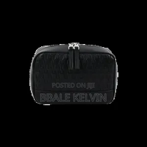 Levelo Pochette Pouch / Ample Space / Pouch / Multiple Compartments